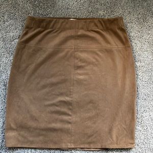 Women’s Max Studio Faux Suede Skirt in Tan - Size M